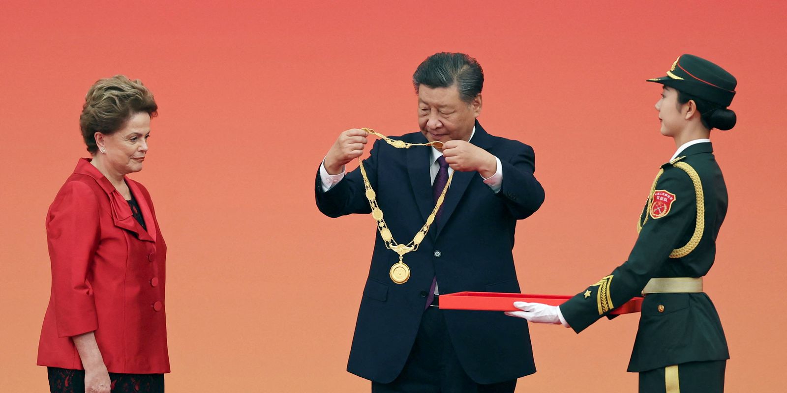 Dilma recebe medalha de presidente chinês Xi Jinping